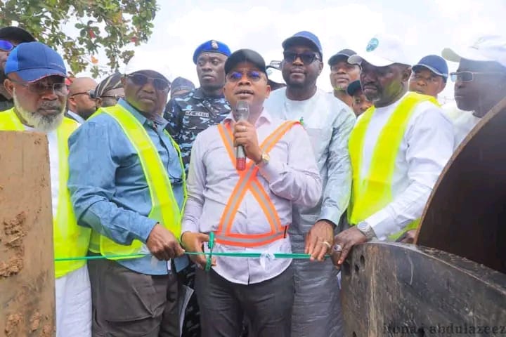 FLAG-OFF OF 12.5KM UNOSI–ODONTO–OGIGIRI RURAL FARM ROAD UNDER RAAMP PROJECT